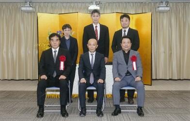 令和6年度永年勤続者表彰式の記念写真
