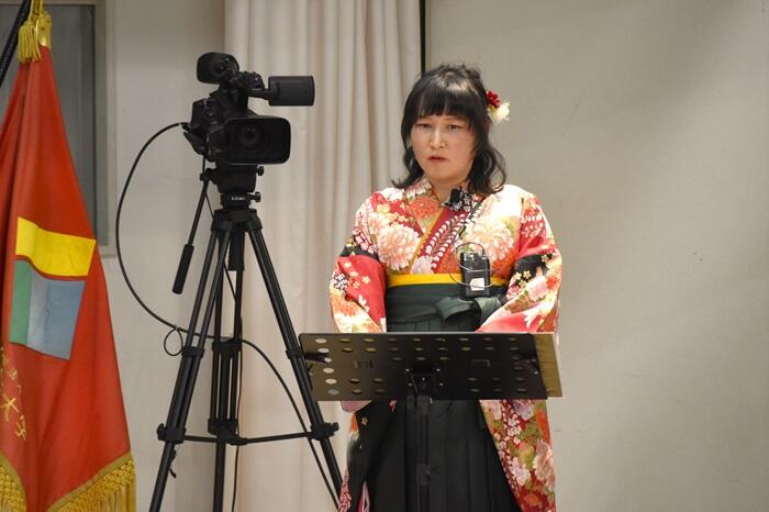 大学院修了生代表の謝辞を務めたシリンさん
