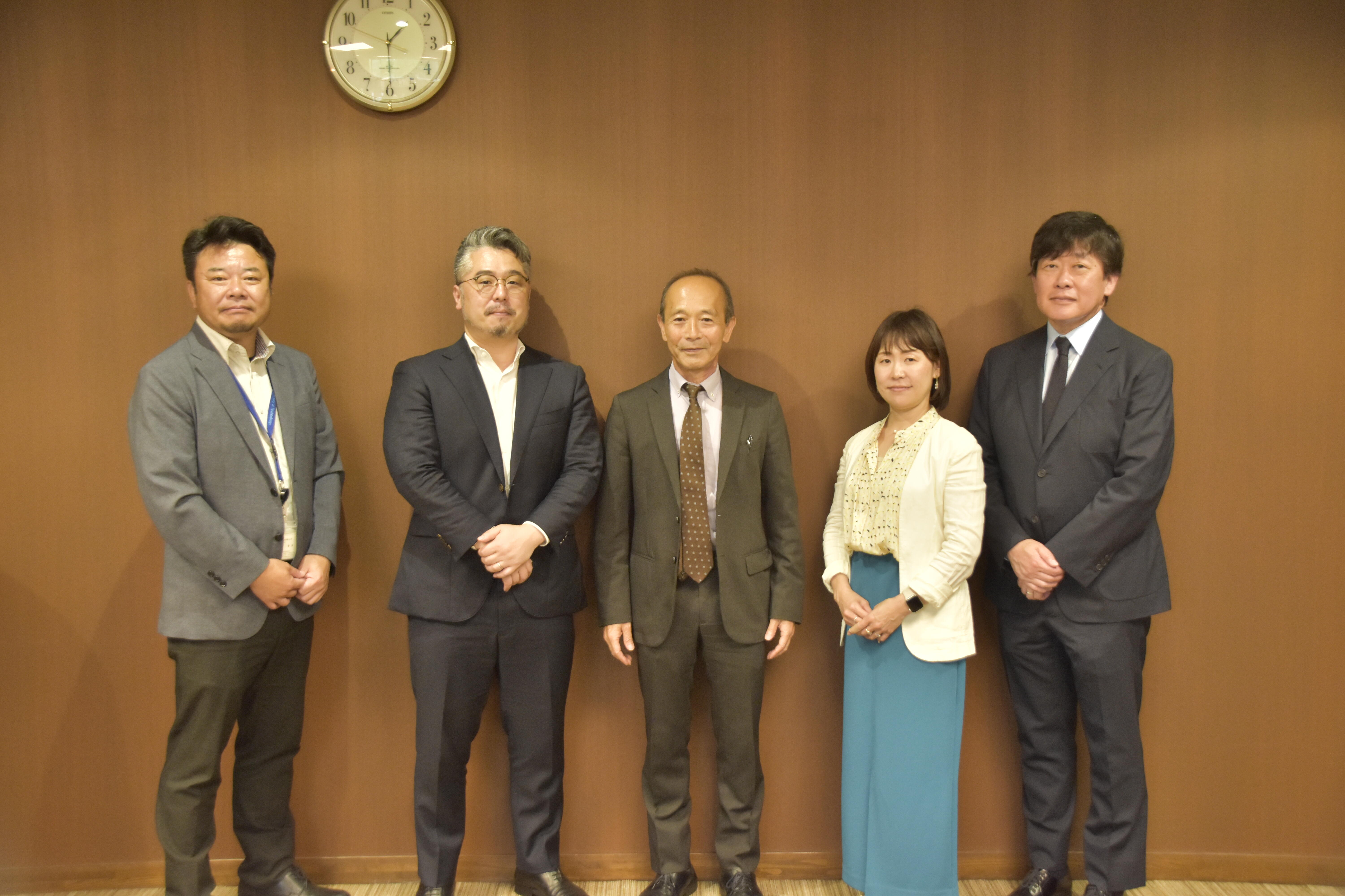 学長表敬での記念写真