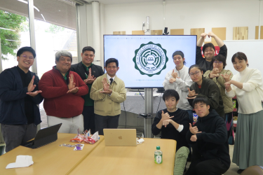 本学学生とデラサールカレッジ教職員の交流会における記念写真