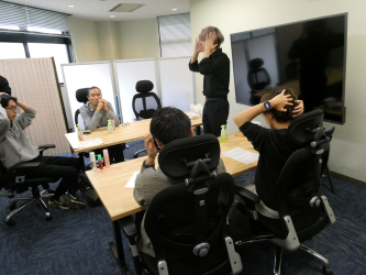 「第一印象アップセミナー」でヘアセットをする様子