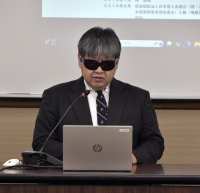 講演する三宅氏