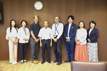 学長表敬での記念写真