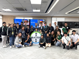 フィリピンの企業訪問での関係者との集合写真