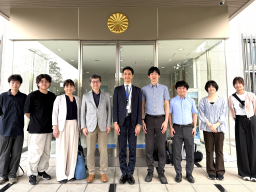 在タイ日本大使館での記念写真