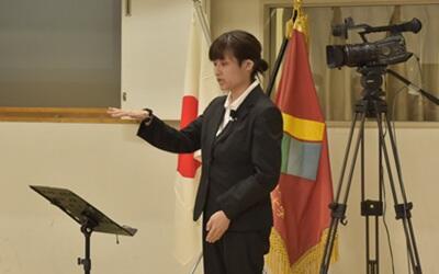 大学院修了生代表の謝辞を務めた木村さん