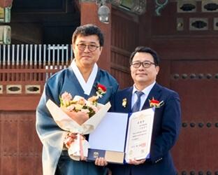 崔輝永（チェ・フィヨン）文化体育観光部長官との記念写真