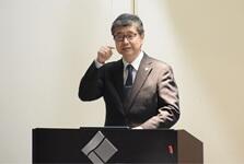 挨拶する大杉教授。