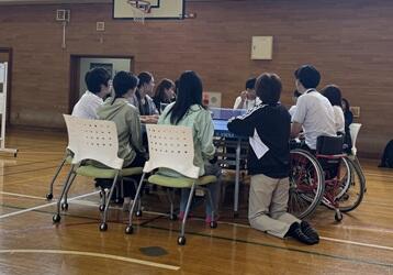 卓球バレーの体験授業の様子