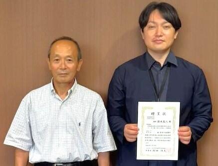 石原学長と鈴木講師の記念写真