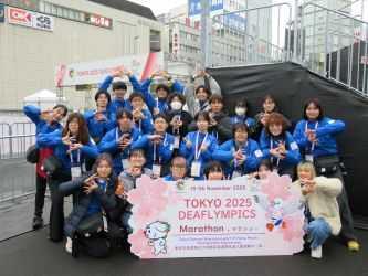 東京2025デフリンピックにボランティアとして参加した学生たちの写真