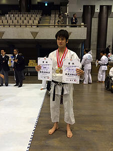 第12回全日本障がい者空手大会 男子組手で優勝、形で三位入賞